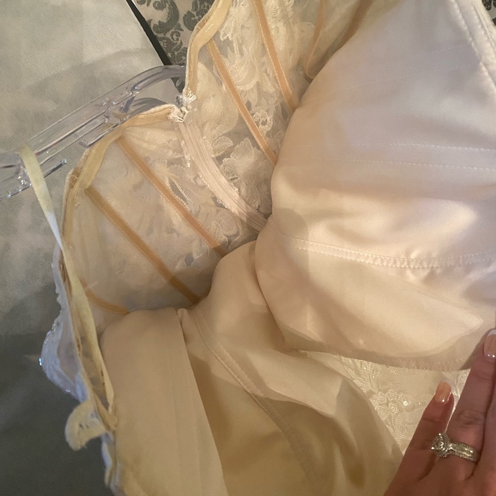 Wedding Dress - Picture 9 of 9
